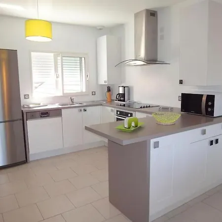 Jasmin- T3 Lumineux Tres Bien Equipe Avec Balcon *